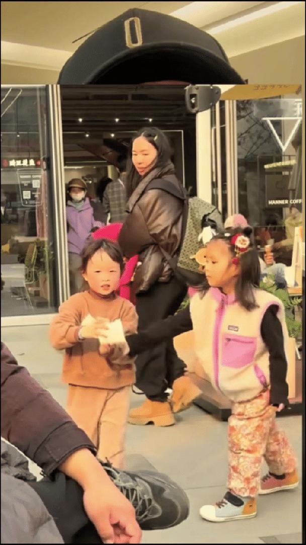 “小事见人品！”浙江，小女孩跟妈妈逛街口渴了，在妈妈的鼓励下去店里要了一杯温水，