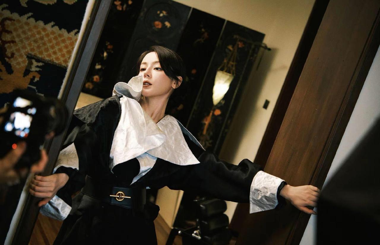 🤎迪丽热巴MarieClaireNOW春季刊封面 花絮图投送🍬春日落入复古画