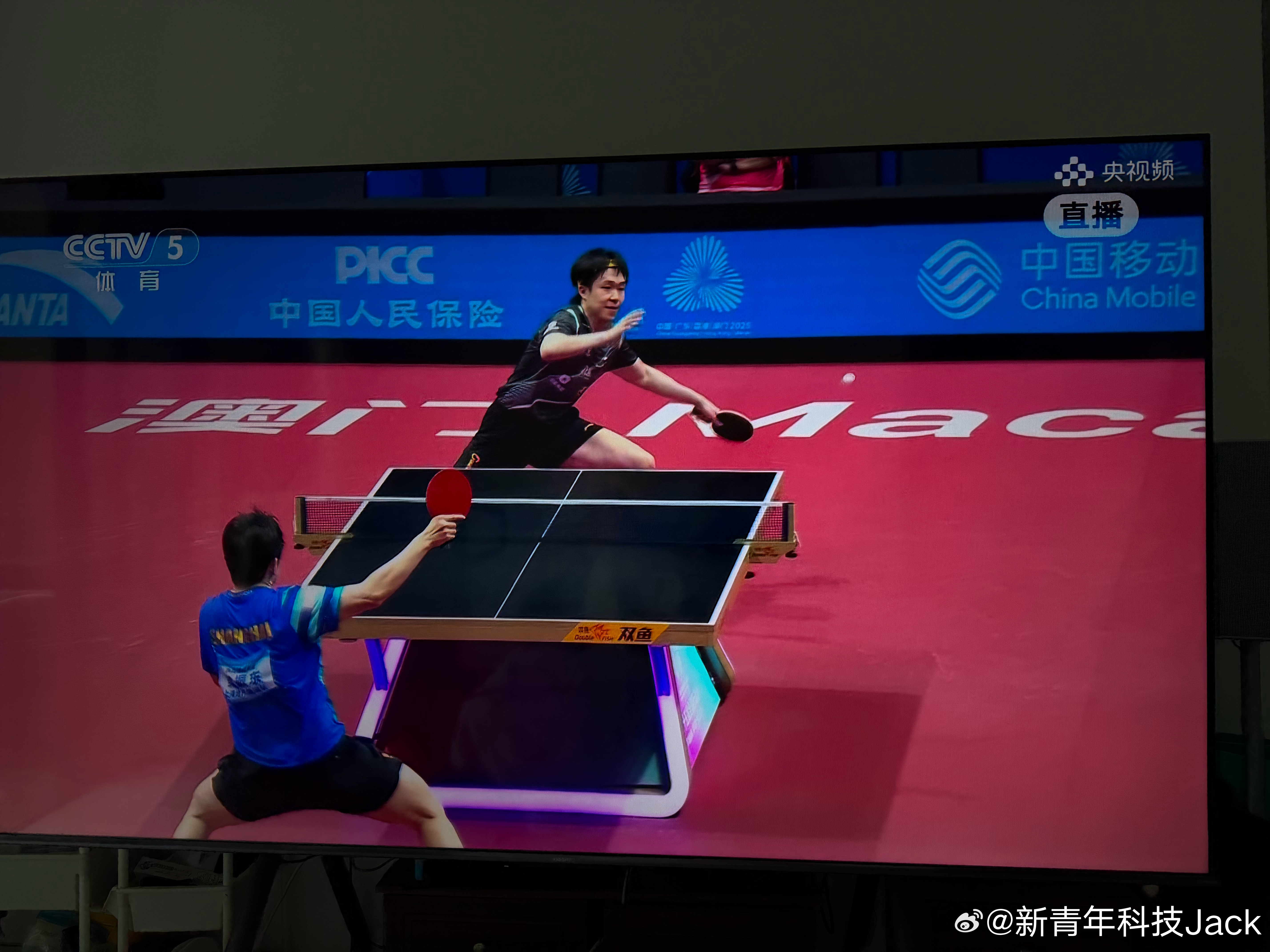 樊振东这个无世界排名小将这么厉害啊不敢想象排在前面的运动员有多强！ 