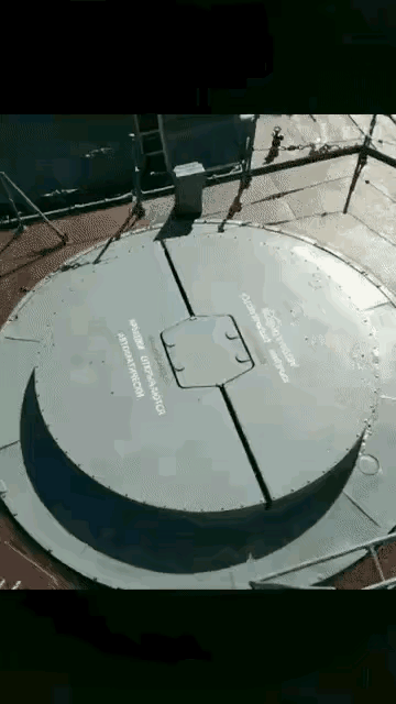 看了军舰上发射导弹的视频，心里很疑惑：导弹出舱的时候都是头朝下的，出来再转半圈调