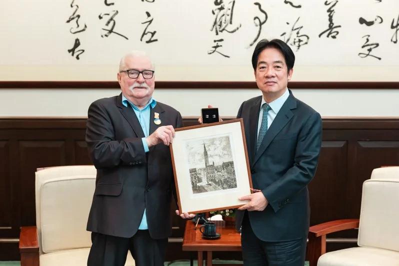 波兰前总统瓦文萨窜台叫嚣“台湾的未来应由台湾人民自己决定。”赖清德挑衅说，台海和