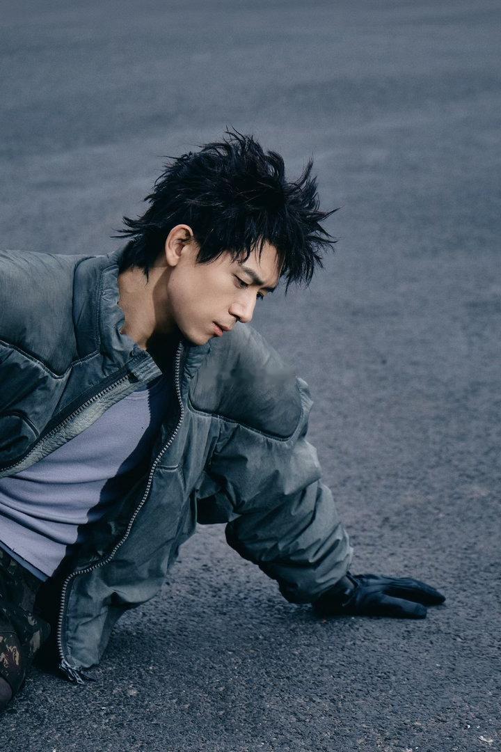 李现也叫李甜甜 李现的反差感是他最大的魅力，不笑的时候是清冷贵公子，笑起来是邻家