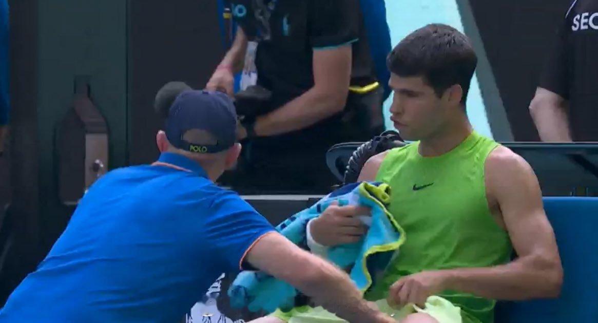 亚历山大·兹维列夫对卡洛斯·阿尔卡拉斯获得医疗暂停感到非常不满....兹维列夫：