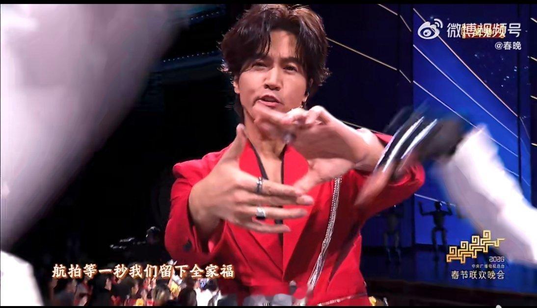 智造未来唱出未来生活的模样春晚科技含量满满的歌曲春晚歌曲《智造未来》堪称一场视听