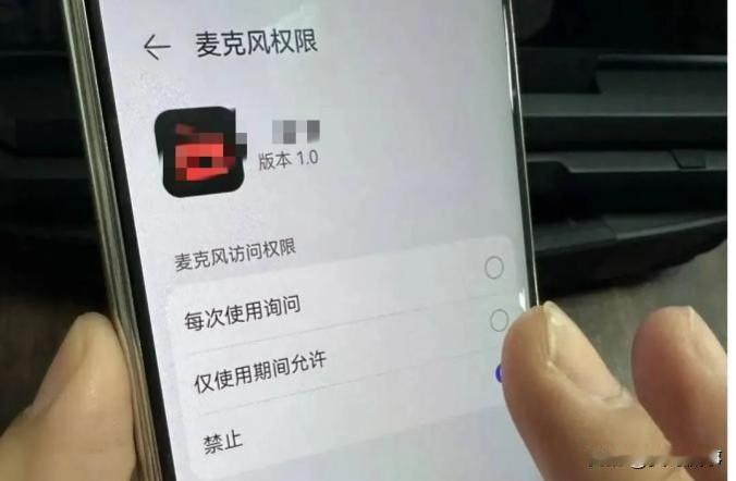 血亏！陕西商洛，一女子自述拿哥哥的手机上网时，一不小心点进黄色网站，导致一款色情