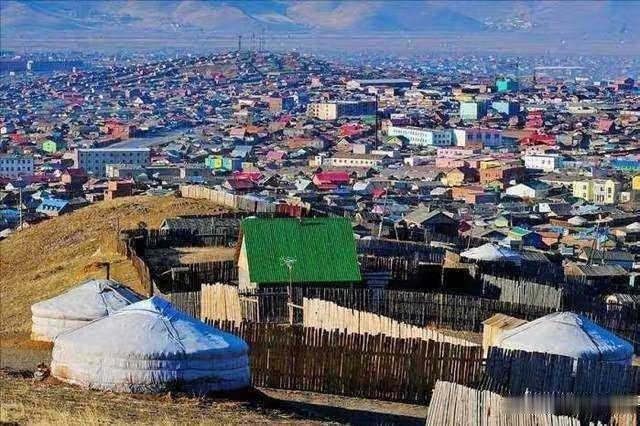 蒙古国想用四百平方公里戈壁滩换俄罗斯三十八公里土地，就为跟哈萨克斯坦接上壤，好给