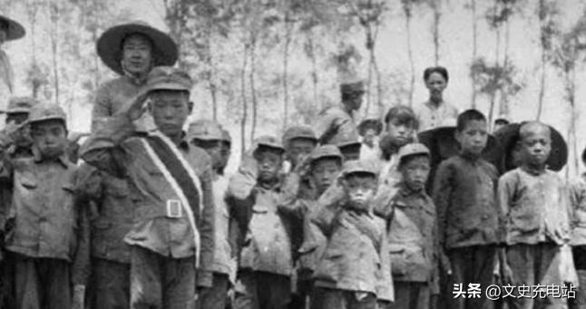 1941年，日军把渊子崖村给包围了，正准备想大开杀戒屠村，但312名村民并想不束