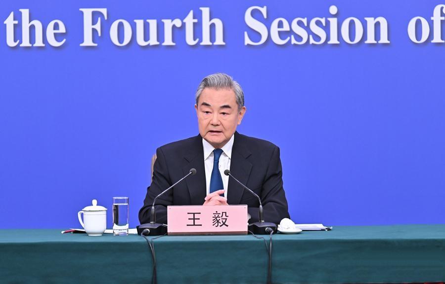 最近全网都在聊特朗普访华，很多人只看到“要来”，却没听懂中方最关键的态度。王毅外