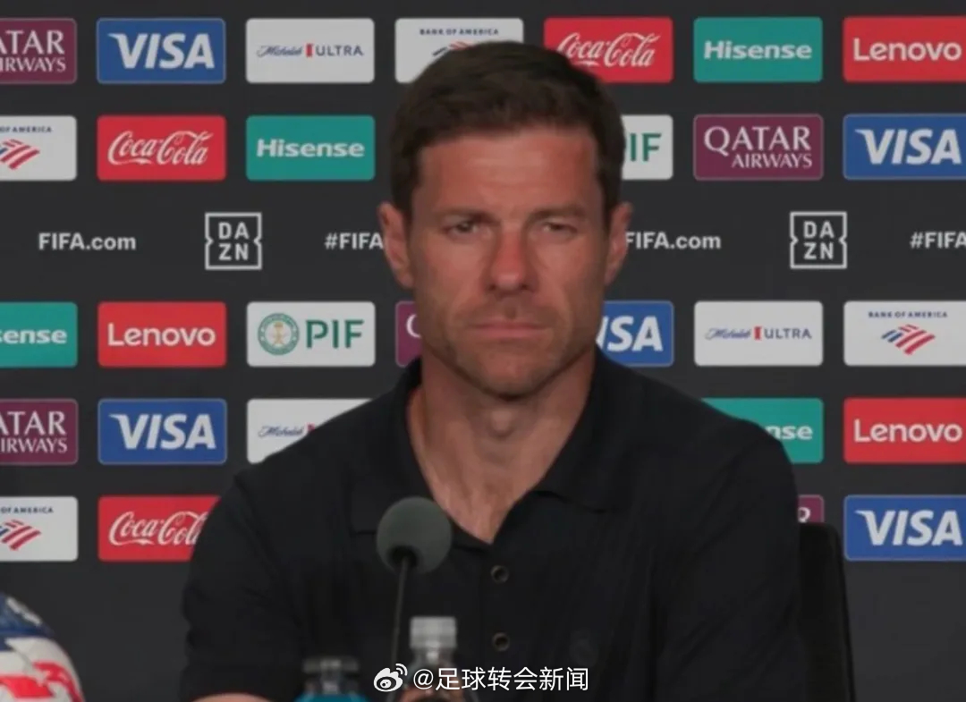 阿隆索赛后在新闻发布会上否认更衣室有问题。主帅表示：“我和更衣室的联系每天都在加