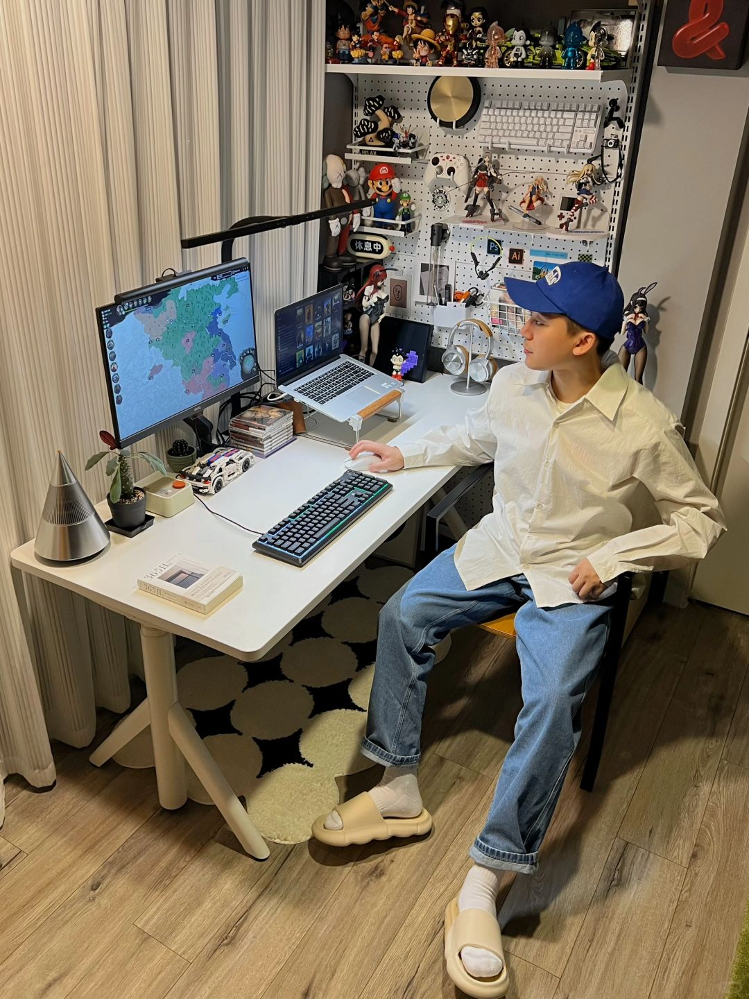 33岁北漂独居大叔：有这样的书桌很知足！