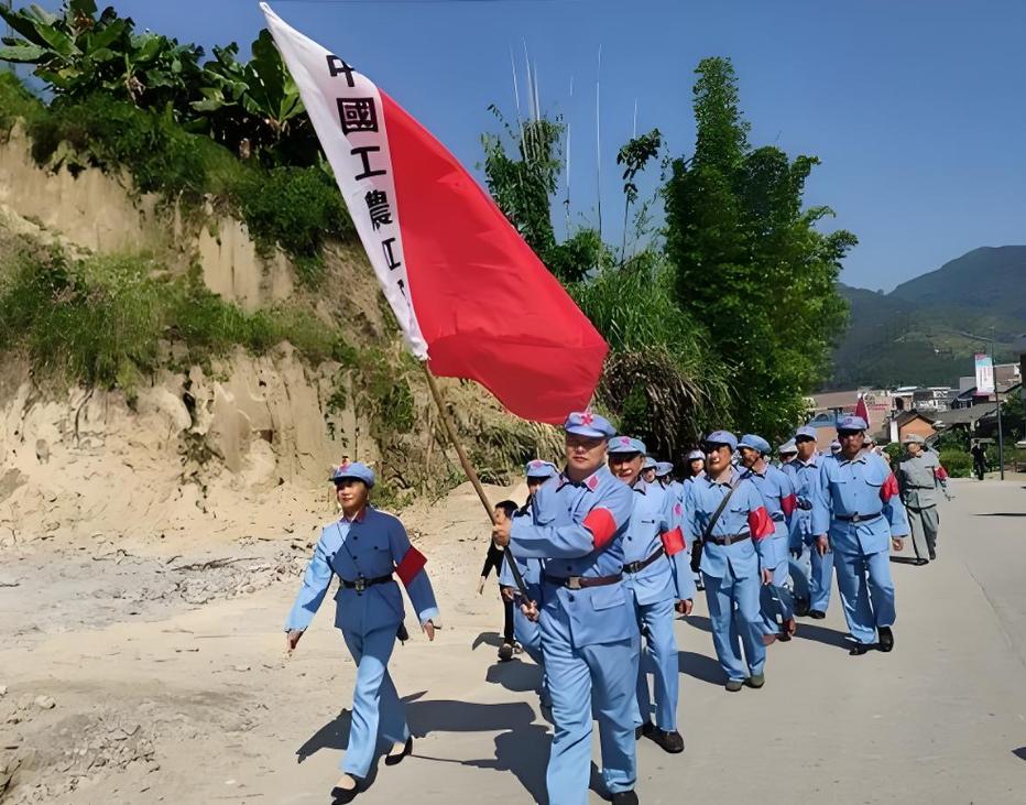 “围剿”当中，国民党军是如何体会“回旋镖”的？
游击战的本质就是军民混合，藏军于