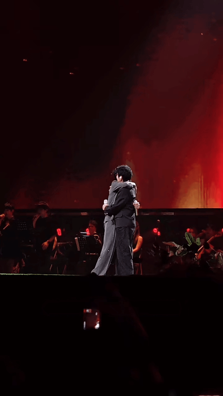孙楠王赫野把我唱春晚来了孙楠空降王赫野演唱会，合唱《追寻》太震撼，和声恢弘大气，