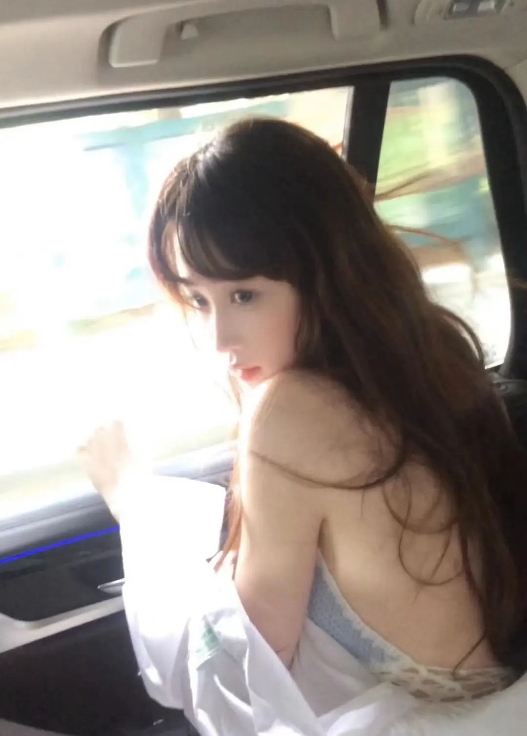 明天直播一个月啦，明天七点给大家准备了一些礼物！一定要来~