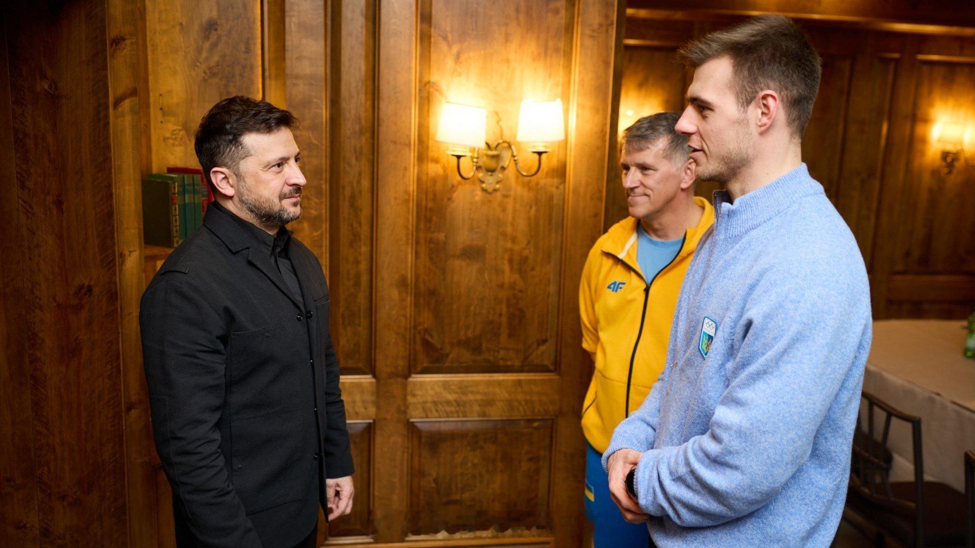 乌冬奥选手因头盔被取消比赛资格 事件后，乌克兰总统泽连斯基会见了被取消比赛资格的