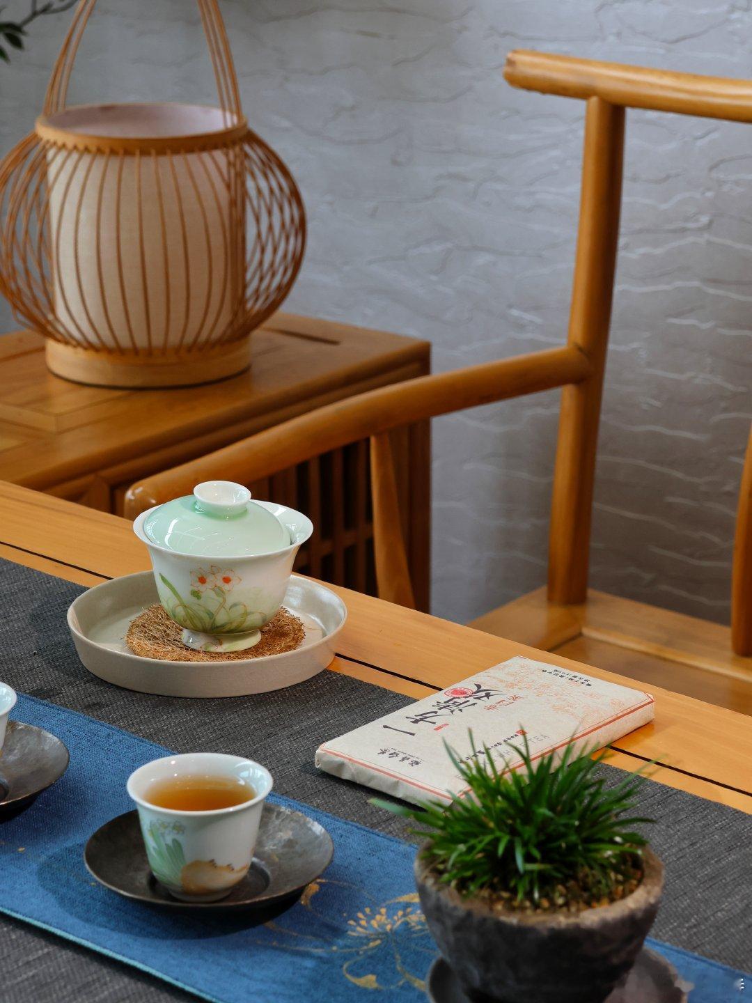 生活是旷野，不是轨道，尽兴而活，便是圆满。 