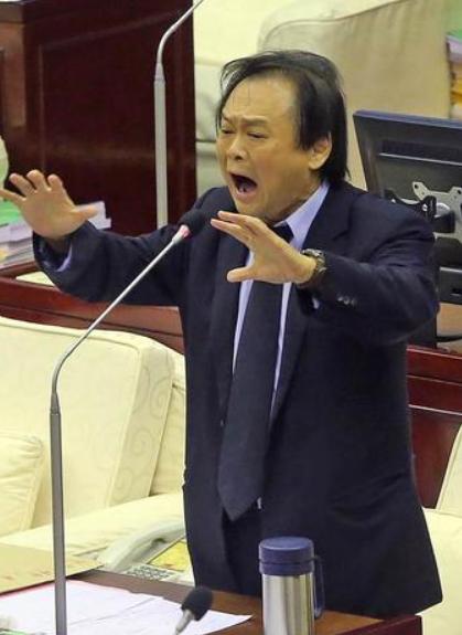 一旦武统，大陆要付出四大代价！民进党王世坚在节目中大放厥词，随后邱毅公开发文，提