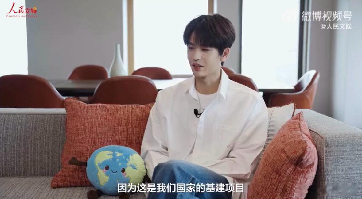 张凌赫想对刚入行的自己说你没选错人民文娱对话张凌赫 保持清醒拒绝浮躁，张凌赫以作
