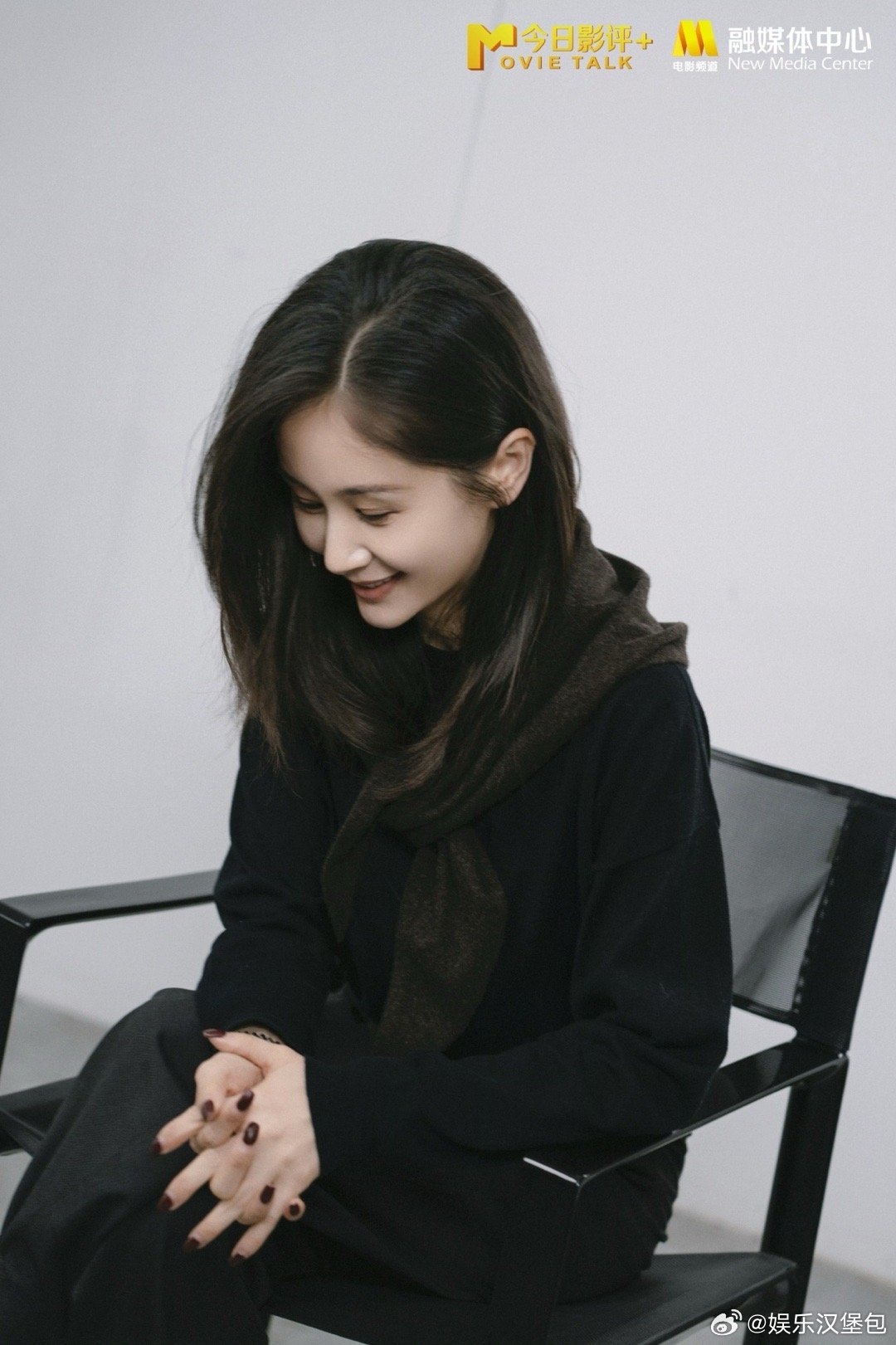 我以为长大后会自动变成王子文 王子文采访里的清醒通透，狠狠击中了我！直发黑框，安