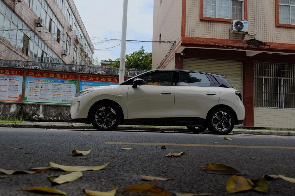 零跑C12 2026年9月上市，中大型增程SUV。车身长宽高4925×1945×