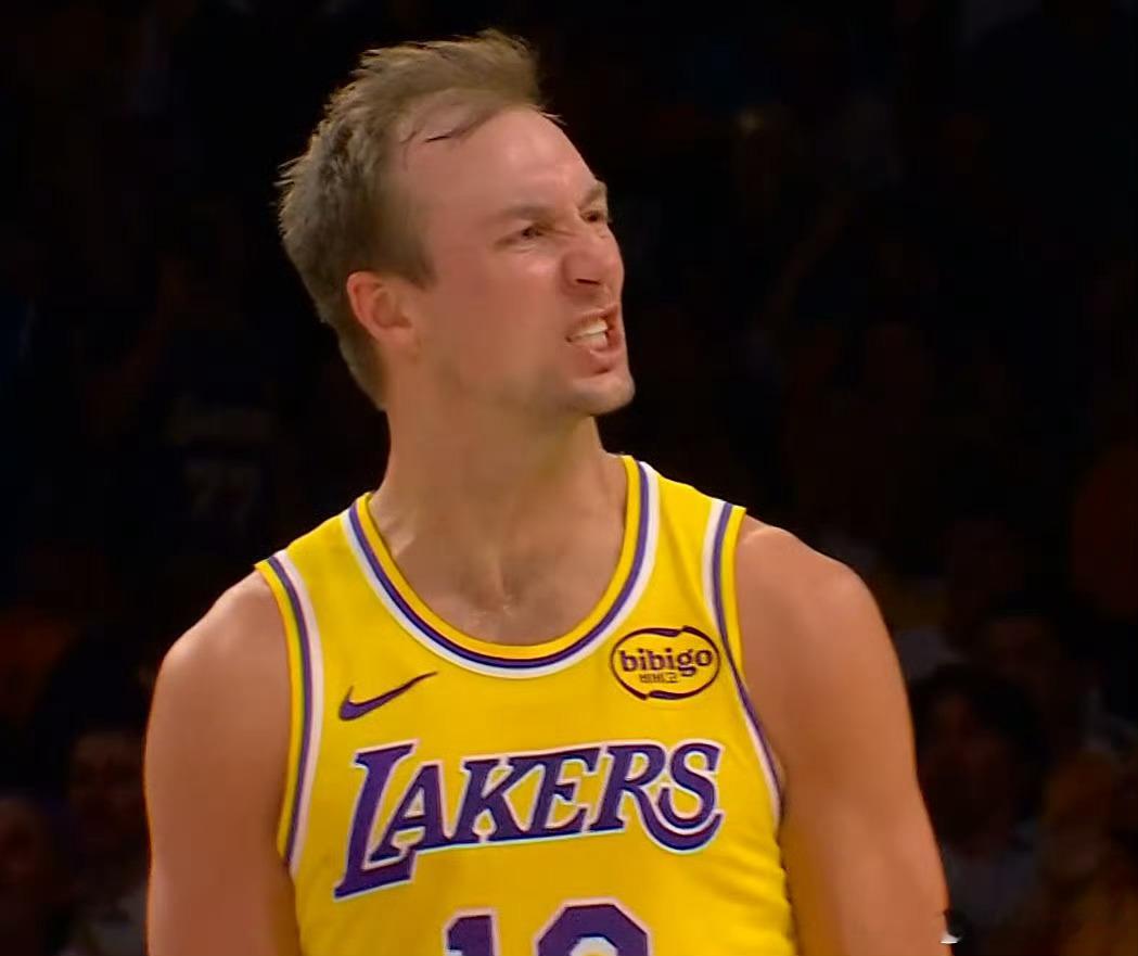 火箭这水平放昨天连勇士都打不过。 火箭vs湖人 肯纳德单节11分