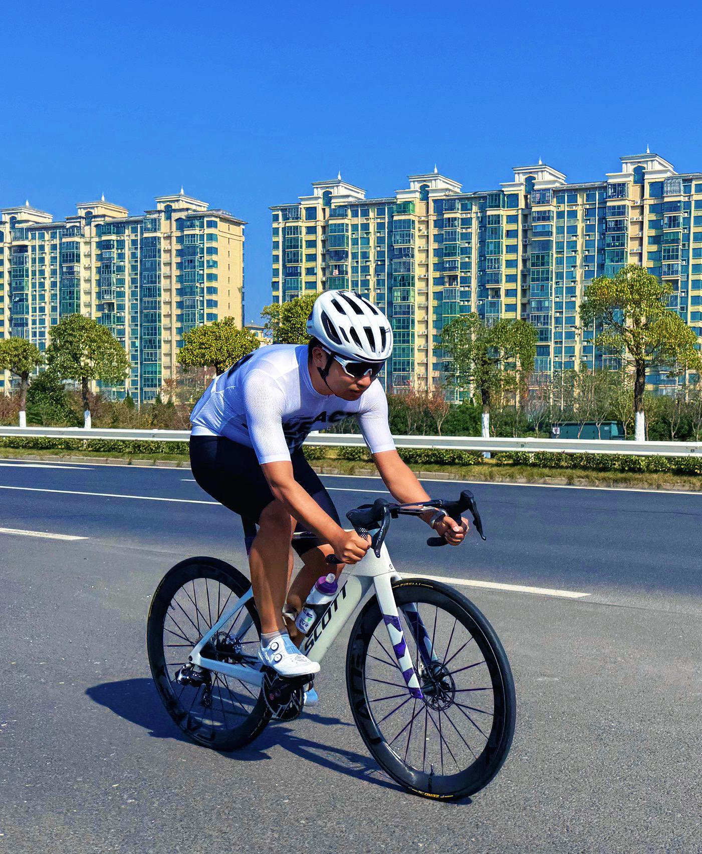 2025 毕业照。谢谢好兄弟给我拍的人生照片(˘⌣˘)📷