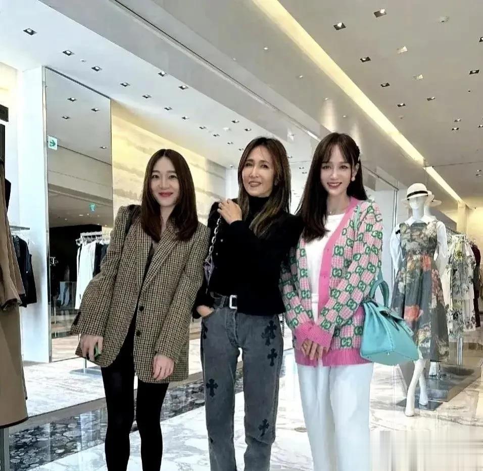 韩国偶遇木村拓哉的太太工藤静香，人气女王陈乔恩秒变小迷妹，其实陈乔恩大可不必这样