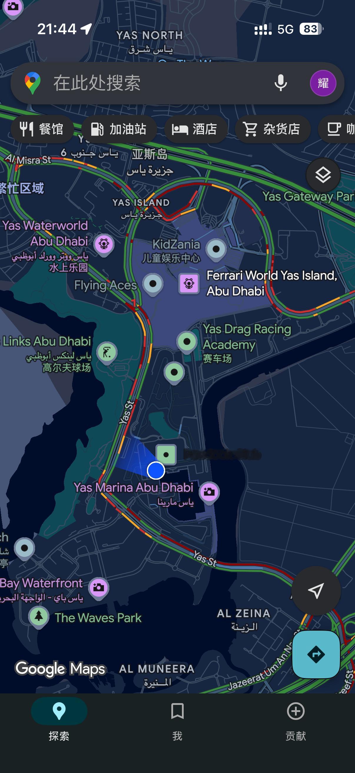 阿布扎比时间临近晚上10点，看了眼赛道附近的路况还是在围场等会儿拍拍车手下班吧?