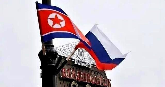 看看朝鲜，才明白我们为什么不动。他们几乎是把家底掏空了送过去。火车一列跟着一列，