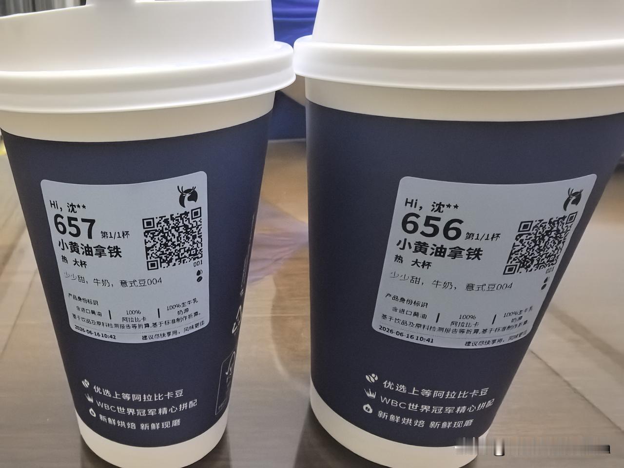 老公是近视眼，中学开始戴眼镜。我直到退休，从未戴过眼镜。三年前，发现自己视力退化