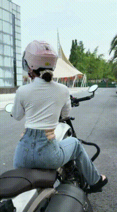 这是什么款式的牛仔裤👖？好时尚！