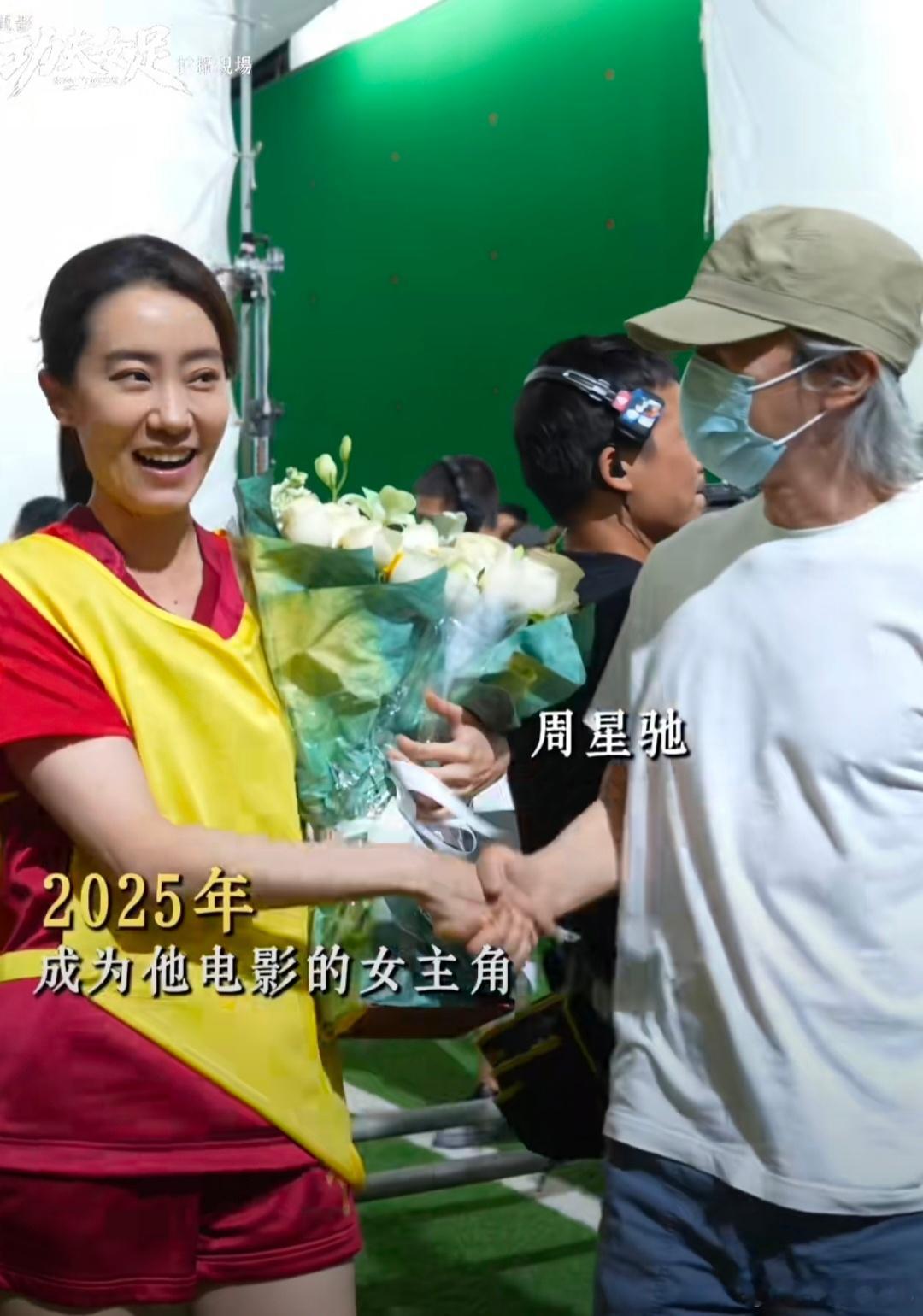张小斐零片酬演星爷新片，推掉两千万戏约还倒贴八百万违约金，剪长发练半年球磨破7双