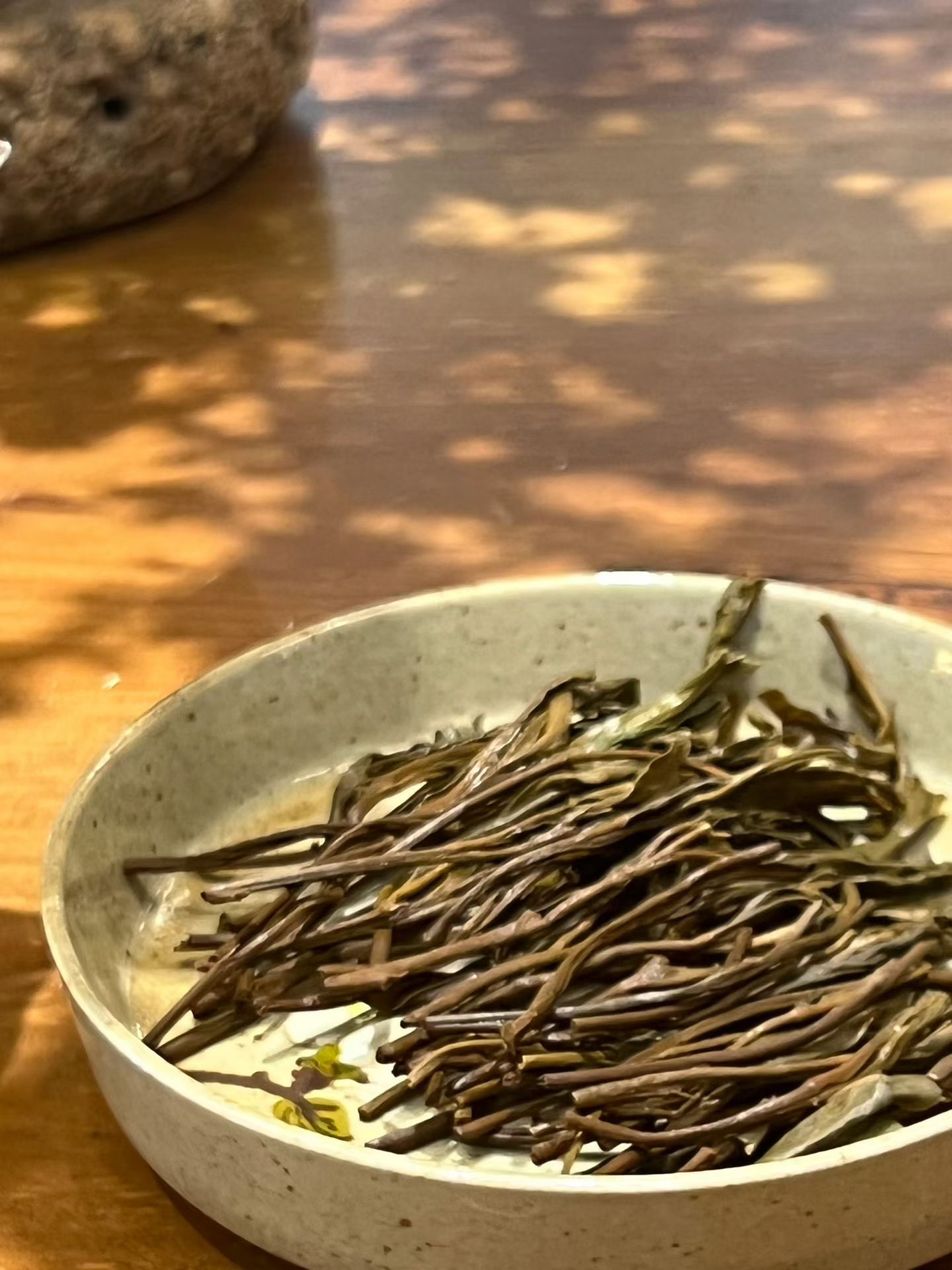 品茶赏器交友  会泡茶的人，能把最便宜的茶泡出平静的真味来。 