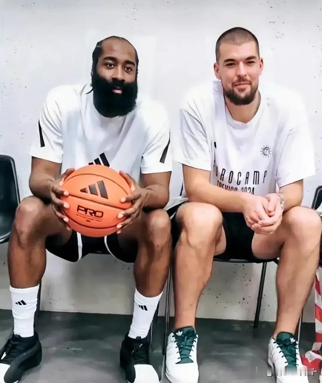 完了，快船彻底是要重建了。祖巴茨跟随哈登脚步被交易到东部去了，当初快船的老班底只