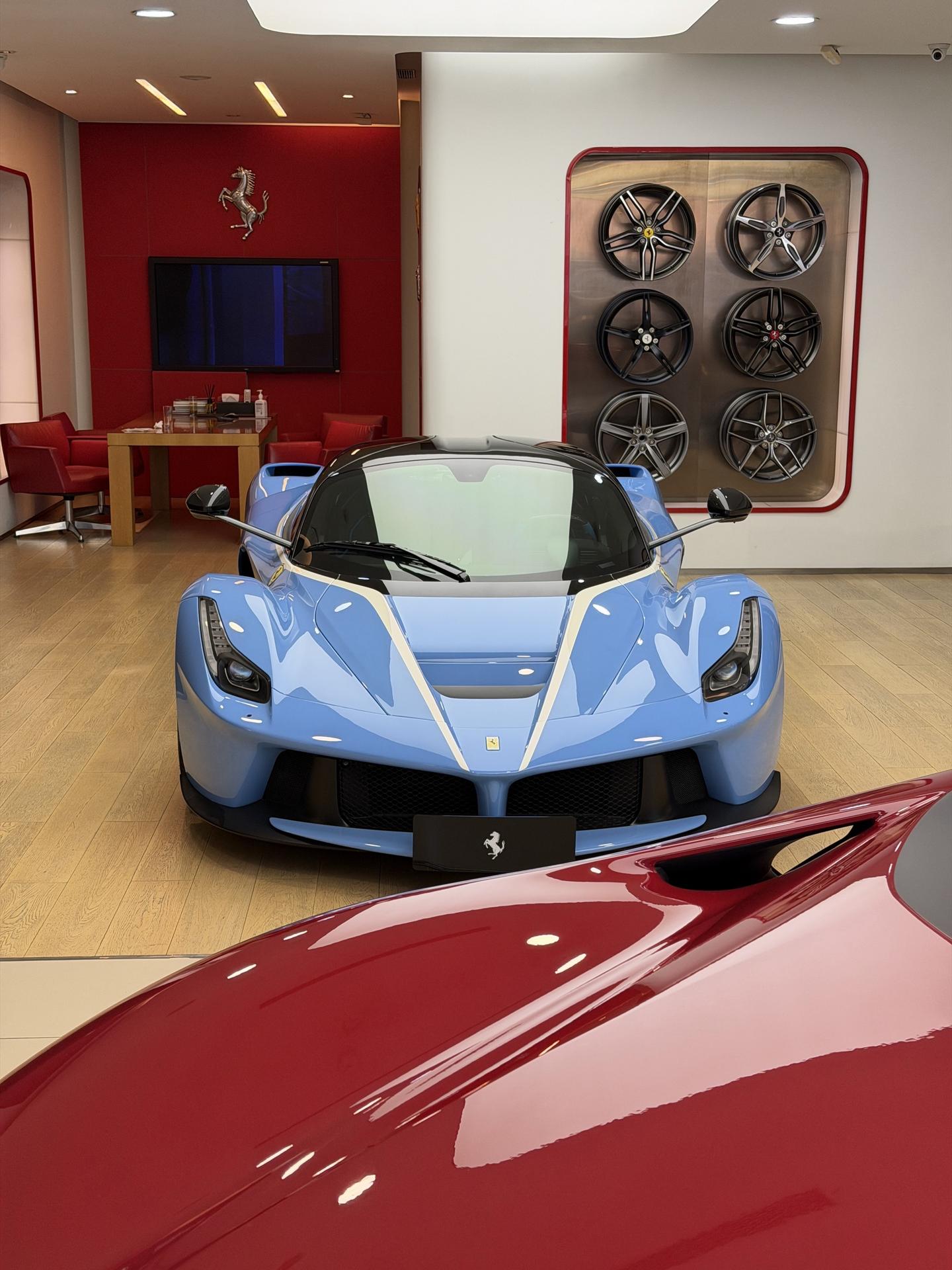 Laferrari.