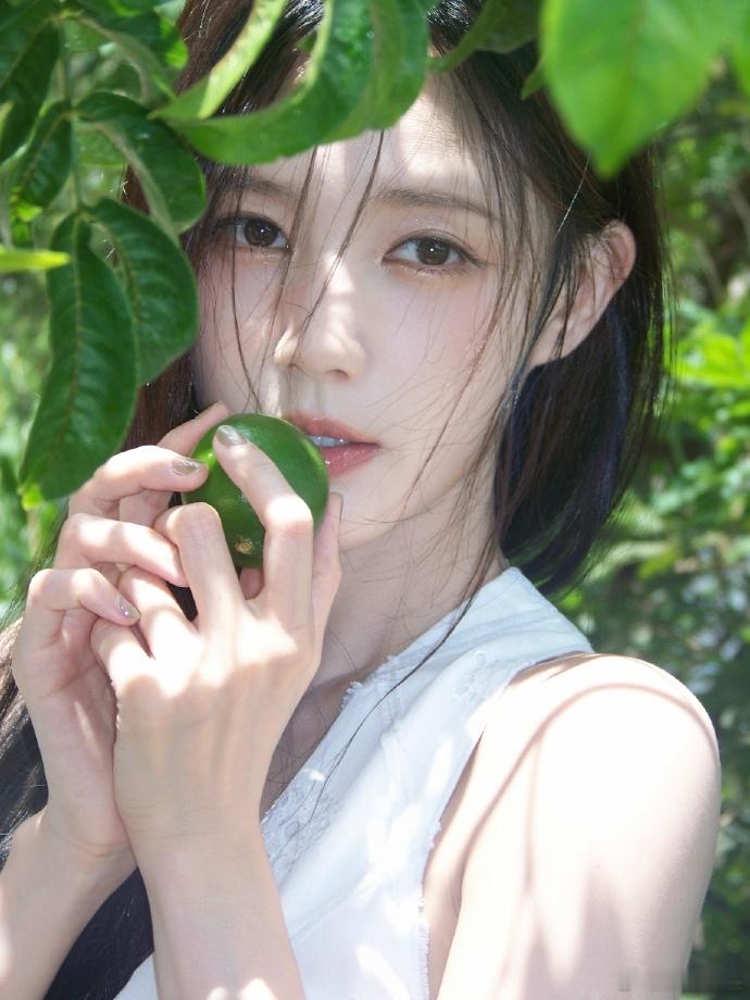 李一桐 顶光的神死亡光线秒变神颜buff，李一桐用脸证明：颜值天花板之上还有星空