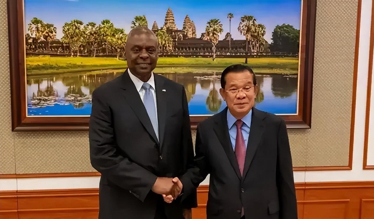 泰柬外交关系降至最低级。

柬埔寨与泰国突然爆发严重外交危机，泰国政府7月24日