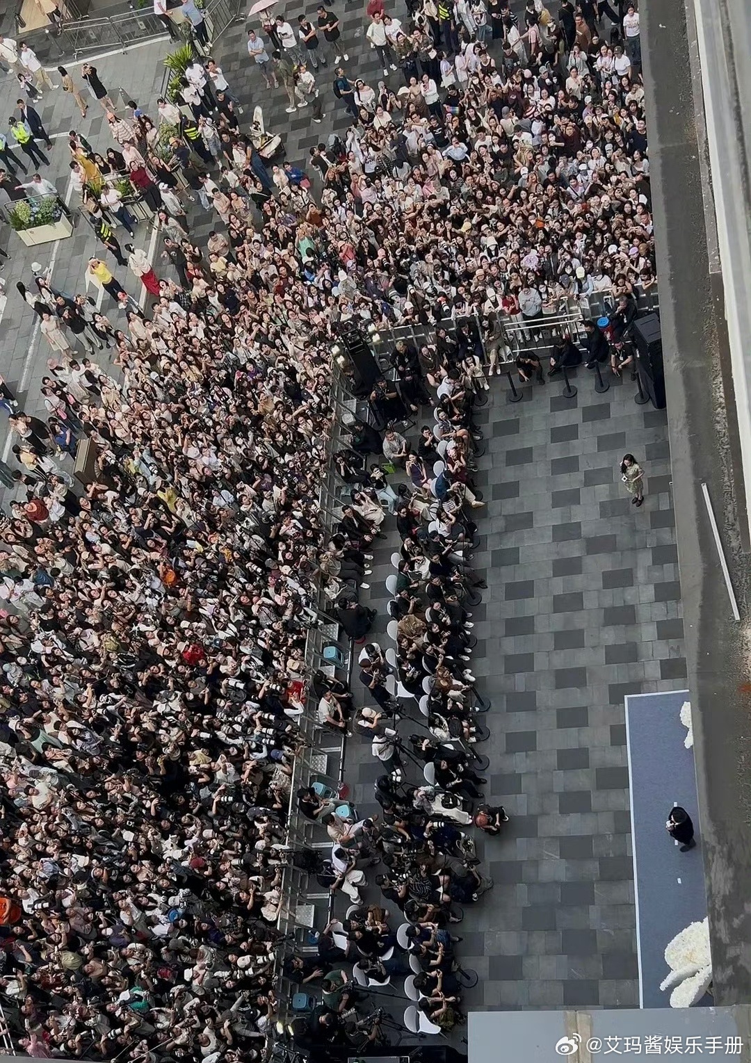 于适今日线下活动，人山人海，人气值up🔥 ​​​
