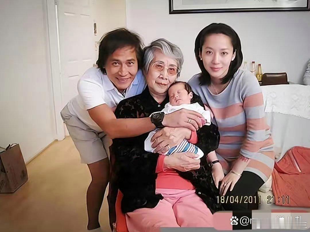 齐秦也是人生赢家，一生阅女无数，最后到大陆找个小女友结婚生子，安度晚年 ​​​