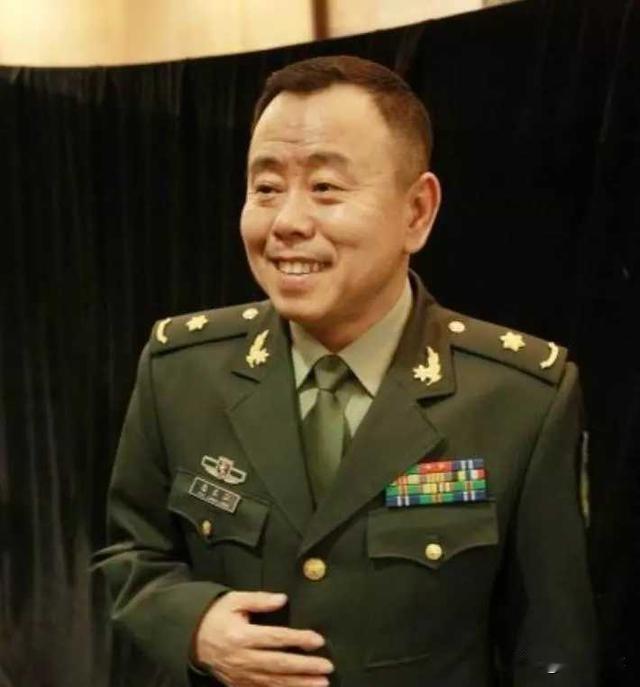 他们都是部队文艺工作者，他们都来自东北，他们都被授予大校军衔，他们都享受正师级待