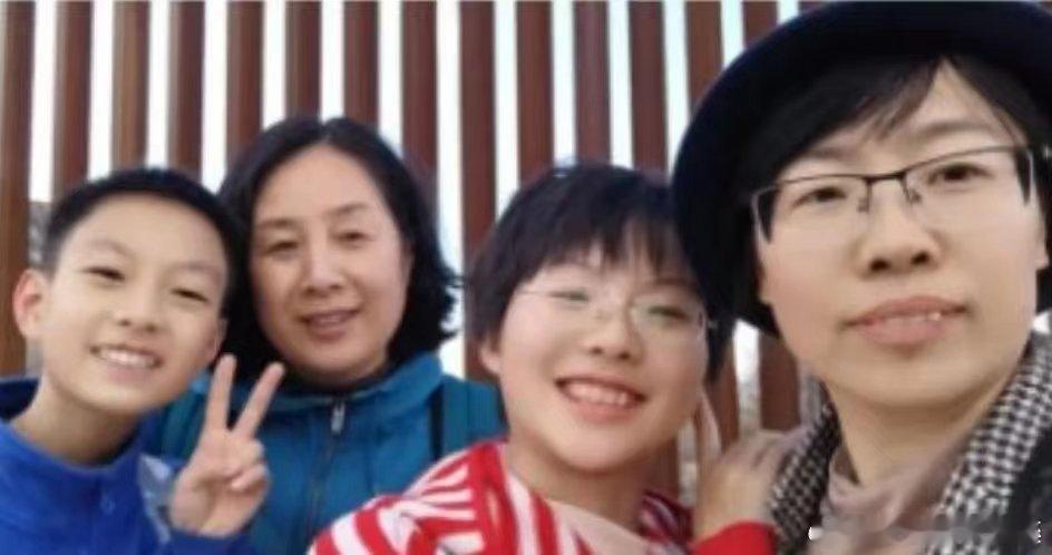 【撅醒】昨天从网上看到两个妈妈带着孩子走线到了美国，甚至还拎着大箱子，从边境墙照