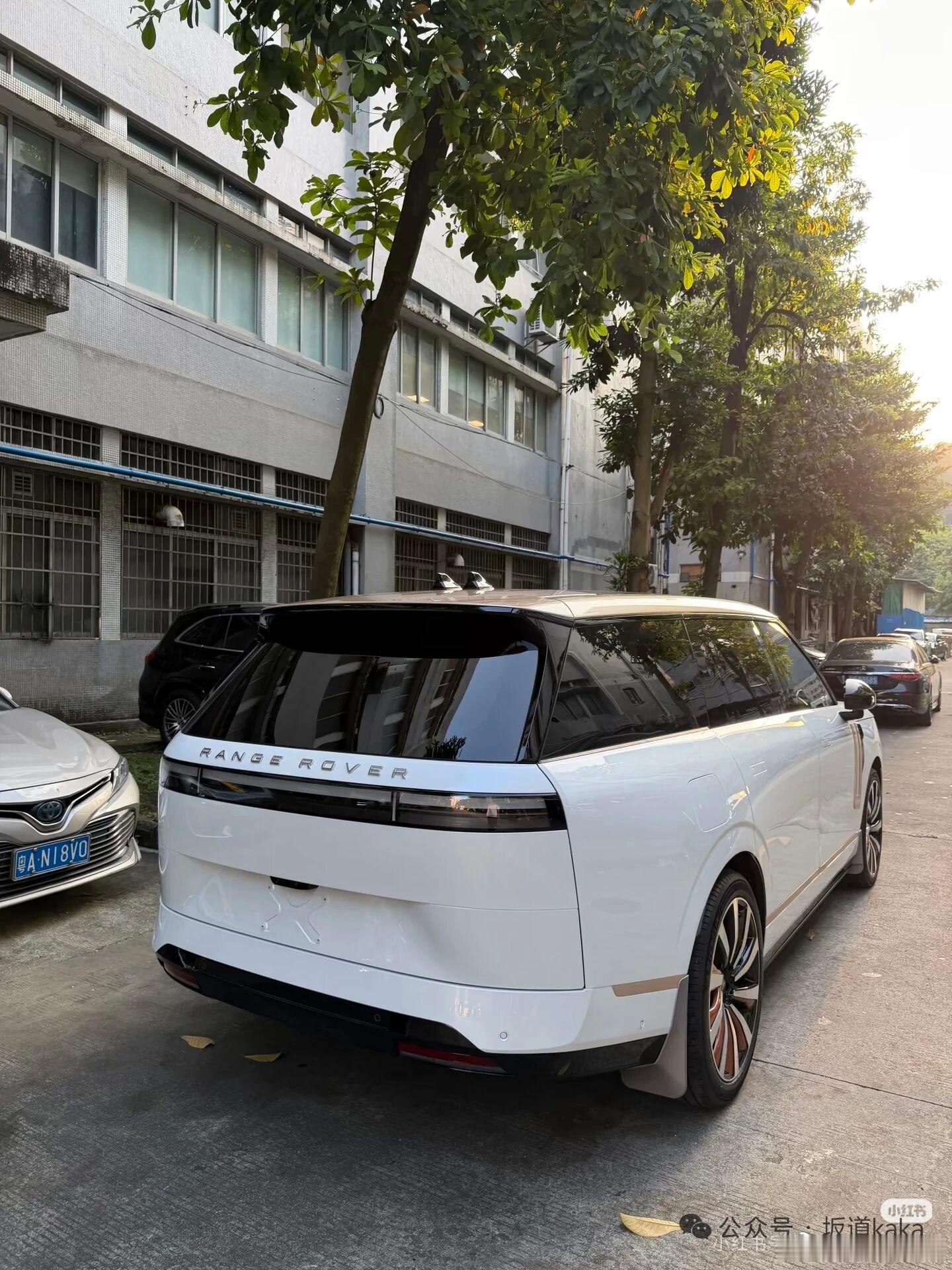 我怎么说的来着？小鹏GX唯一出路就是跟造型和解，图中案例就是满分正确做法。你鹏子