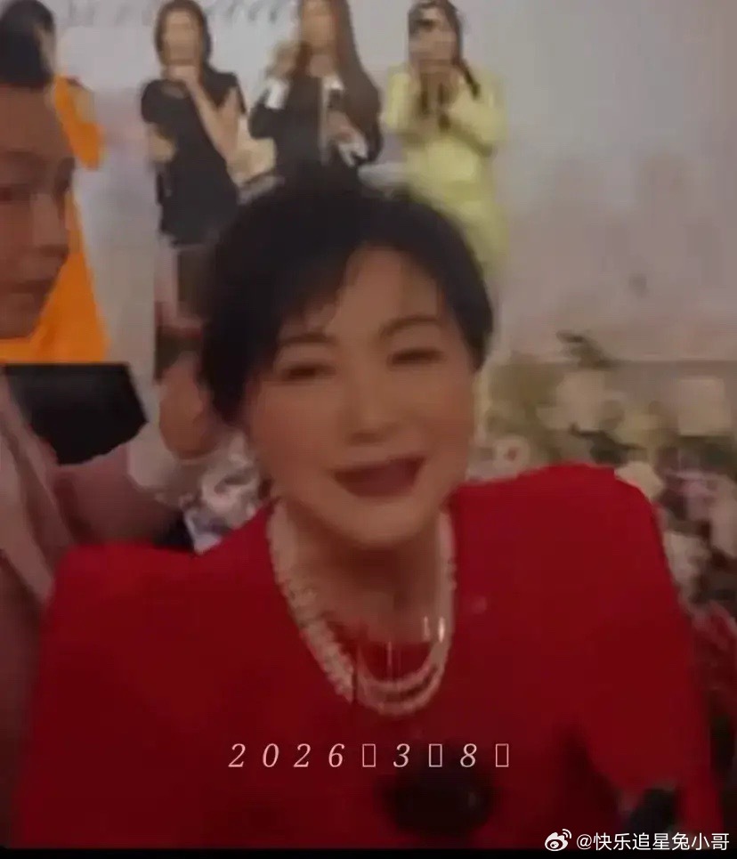 徐若瑄妈妈70岁大寿，林心如素颜出席，和贾静雯载歌载舞好热闹！ 