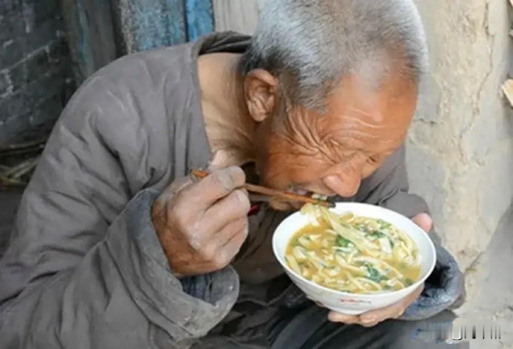 命蹇生于乡野中，
土里谋食乐无穷。
风调雨顺能果腹，
广袤乡村景色浓。
愿为尘里