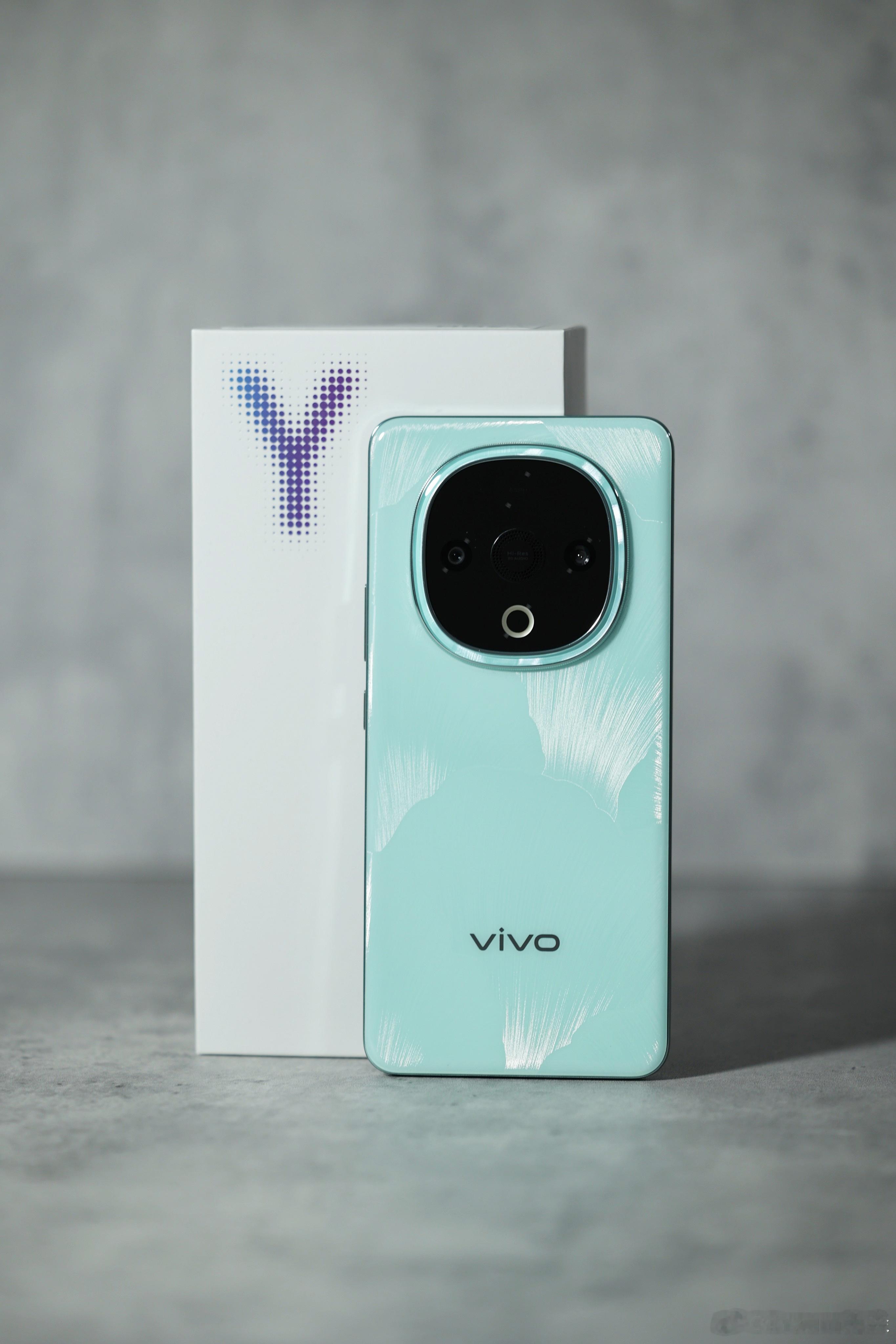 vivo Y300真机图，这台机器不写文案了，直接送出。转发关注微博，12月20