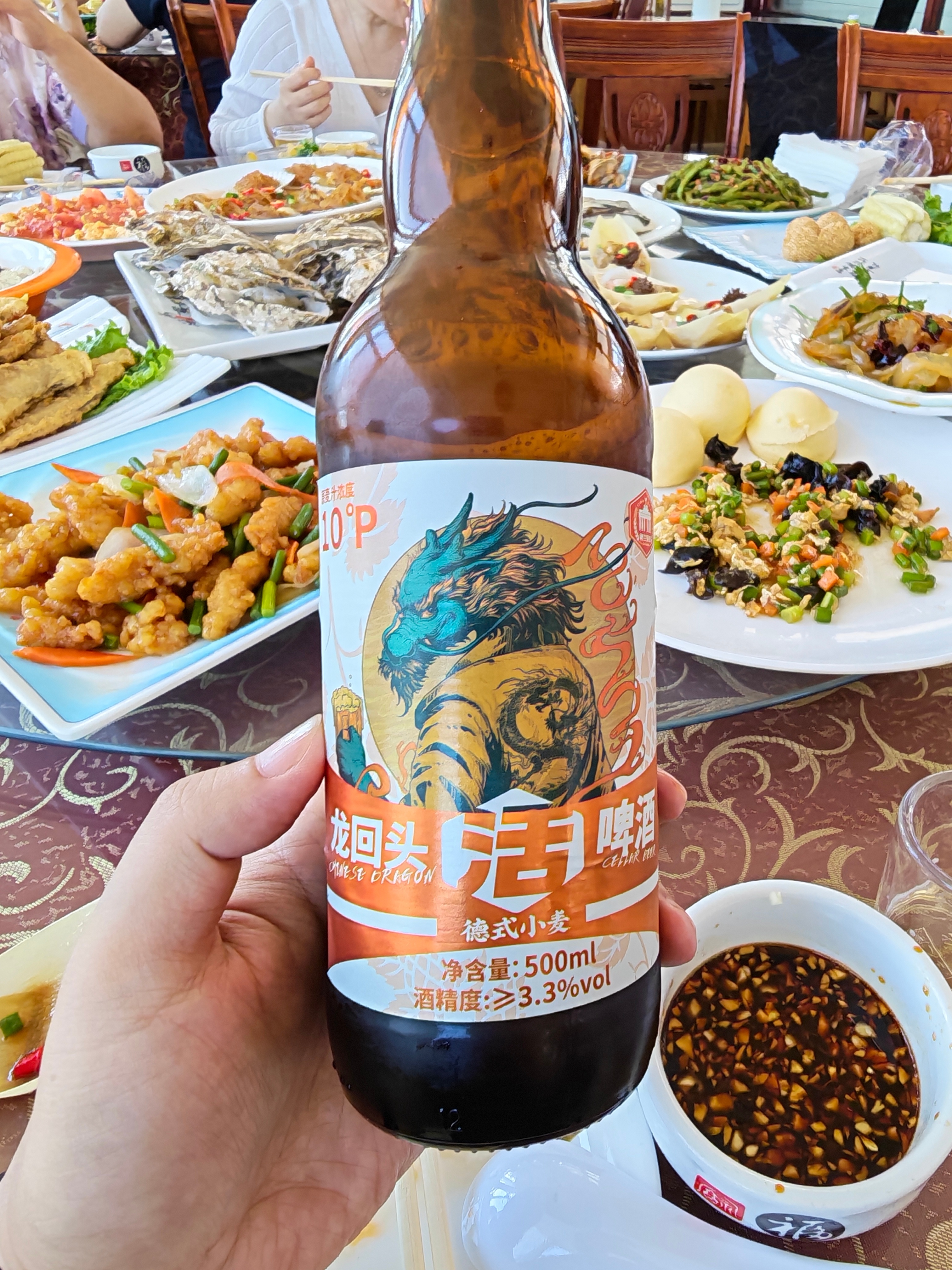 龙回头，说是辽宁当地的啤酒，还是第一次喝，口感不错酥就是油多 脆就是糖多