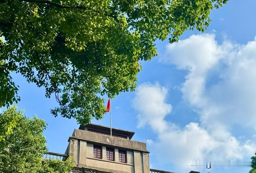 ❤️很多销售一直开不了单，问题从来不是话术，而是内心的发心。先学会带着给予之心去