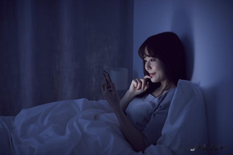 还有一种情况，或许她遇到了一些烦心事，在脆弱的时候第一个想到了你。在这个时候，她
