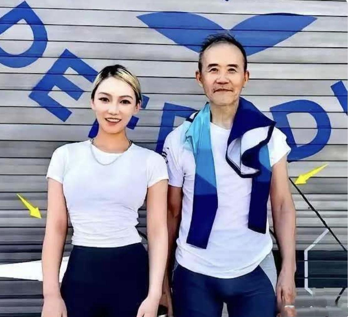 王石又找了一个年轻的健身女教练，对此你有什么看法？（图片来源网络）