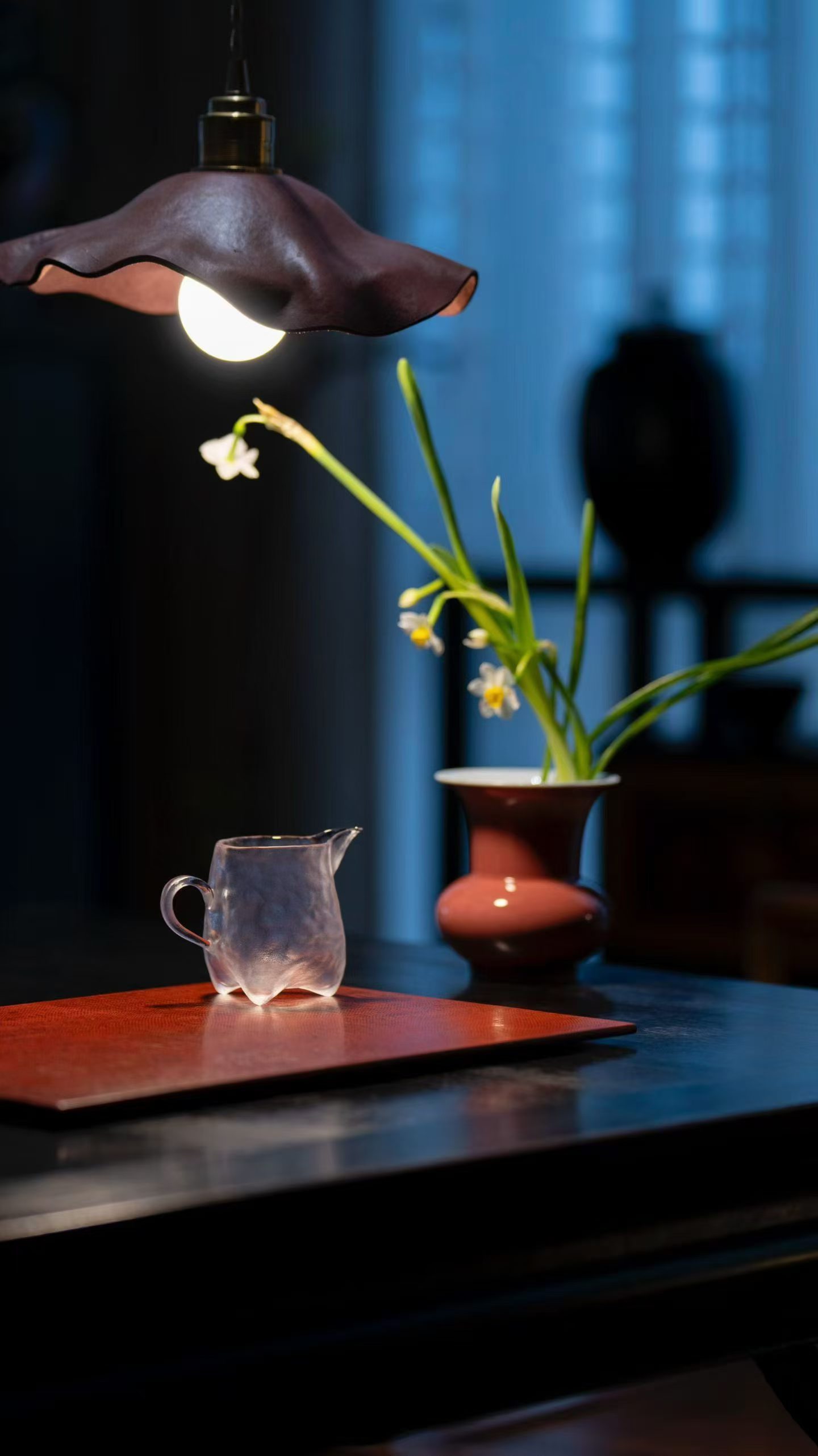 花要绽放才动人，人要释怀才通透。人和花一样，想开了，就是一道风景！ 