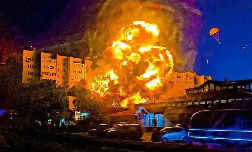 钢铁堡垒被烧红！俄炸弹堵死缺口，乌军大量尸体被烧焦，乌总司令急赴前线，俄军随时可